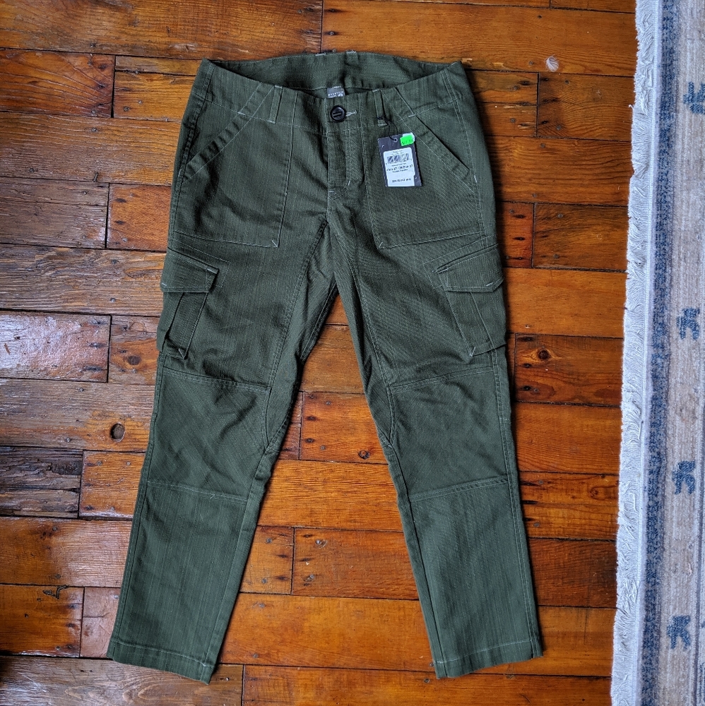 Mountain Hardwear NWT cropped pants